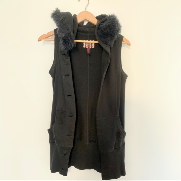 Forever 21 Jackets & Blazers - Black hooded vest removable fur collar